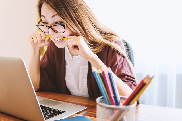 Die Brille ist mehr als nur eine Sehhilfe am Computer, sie ist ein Teil der modernen Mode. 