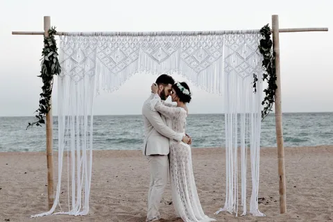 Das perfekte Brautkleid: Trends, Tipps und der ideale Look für eine Maritime Hochzeit