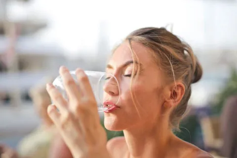 Schön in den Sommer – Tipps für ein strahlend frisches Aussehen