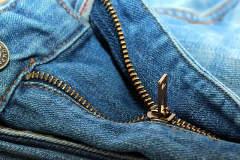 Upcycling-Projekt: Alte Jeans in Trendtasche verwandeln - So geht's!
