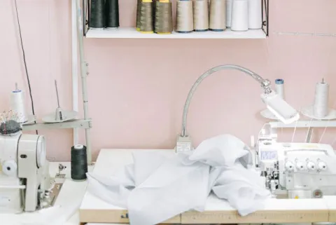 Gutes Licht beim Handarbeiten - Tipps für die ideale Werkstatt-Beleuchtung.