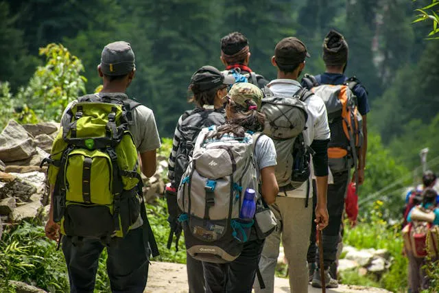  4 Inspirierende Ideen zur Herstellung eigener Wanderkleidung und Accessoires 