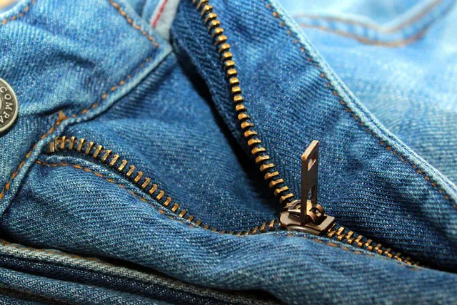 Upcycling-Projekt: Alte Jeans in Trendtasche verwandeln - So geht's!